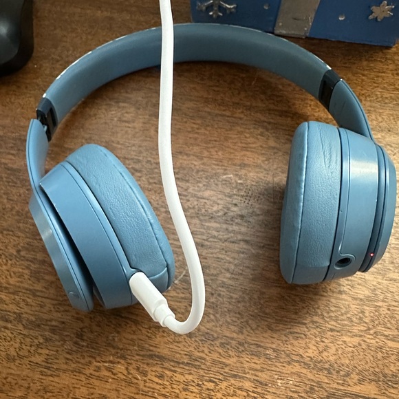 Beats by Dre Over-Ear Headphones - Blue - Picture 8 of 9
